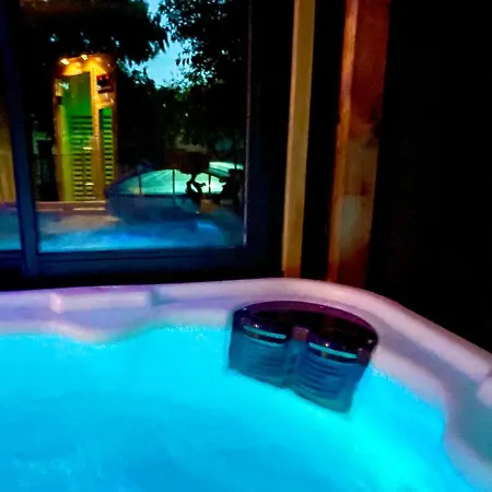 Spa, Sauna Et Piscine Couverte Proche Riviere Aveyron Casa de Férias