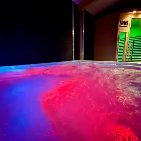 Casa de Férias Spa, Sauna Et Piscine Couverte Proche Riviere Aveyron